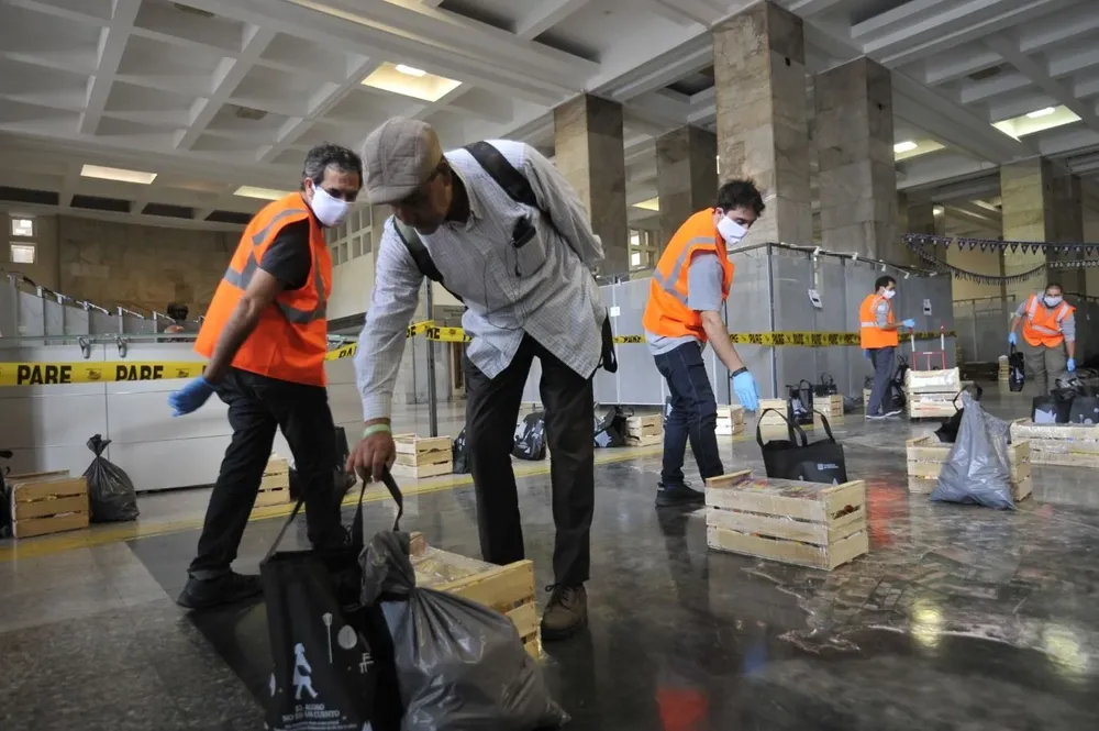 La IMM entregará 10 mil canastas, sobre todo destinadas a trabajadores sociales y quienes no están incluidos en los planes del Mides