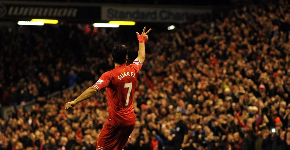 Suárez y los hinchas en sus épocas de Liverpool