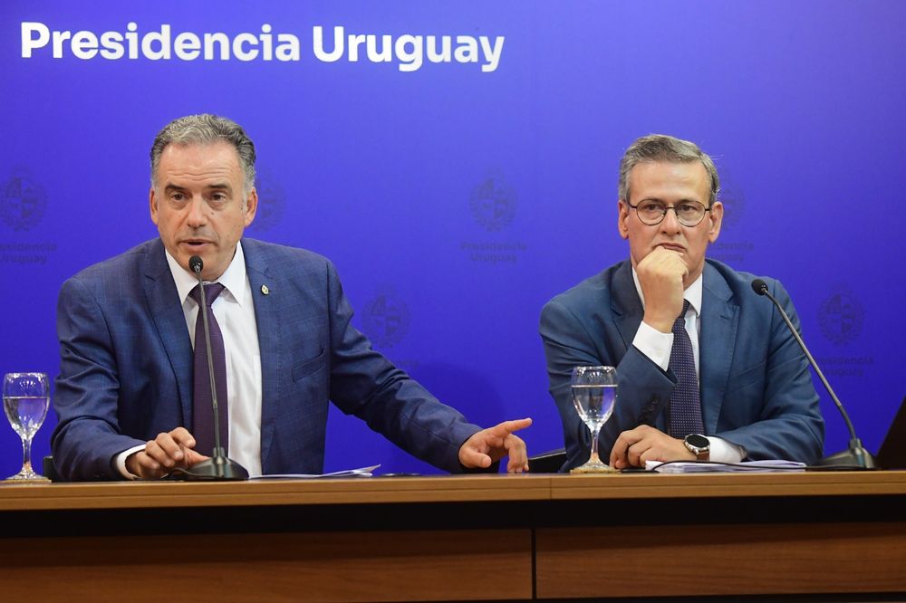 El presidente de la República, Yamandú Orsi, y el prosecretario de la Presidencia, Jorge Díaz