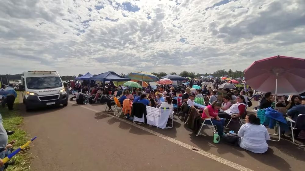 Conflicto en Misiones: la protesta de policías suma sectores y los docentes cortaron la ruta nacional 12