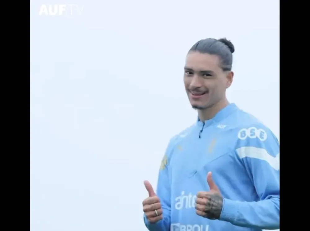 Darwin Núñez en práctica de la selección