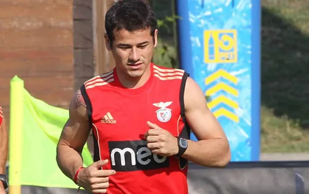 El futbolista Rodrigo Mora entrenando con Benfica