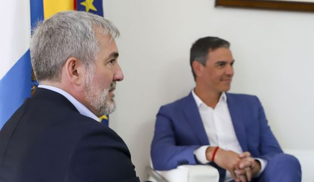 Sánchez con Clavijo en la reunión de esta mañana en La Palma