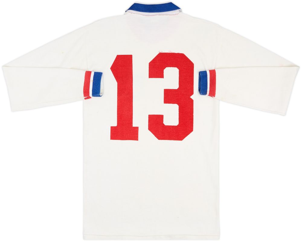 La camiseta de Nacional de Héctor Molina en la final de la Copa Libertadores 1980 que salió a subasta