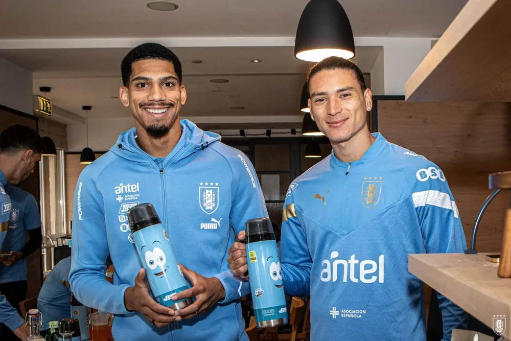 Ronald Araujo y Darwin Núñez con la selección de Uruguay