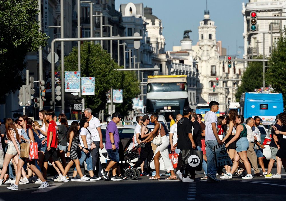 Según el Instituto Nacional de Estadística, España alcanzó un récord de 49,3 millones de habitantes en 2025.