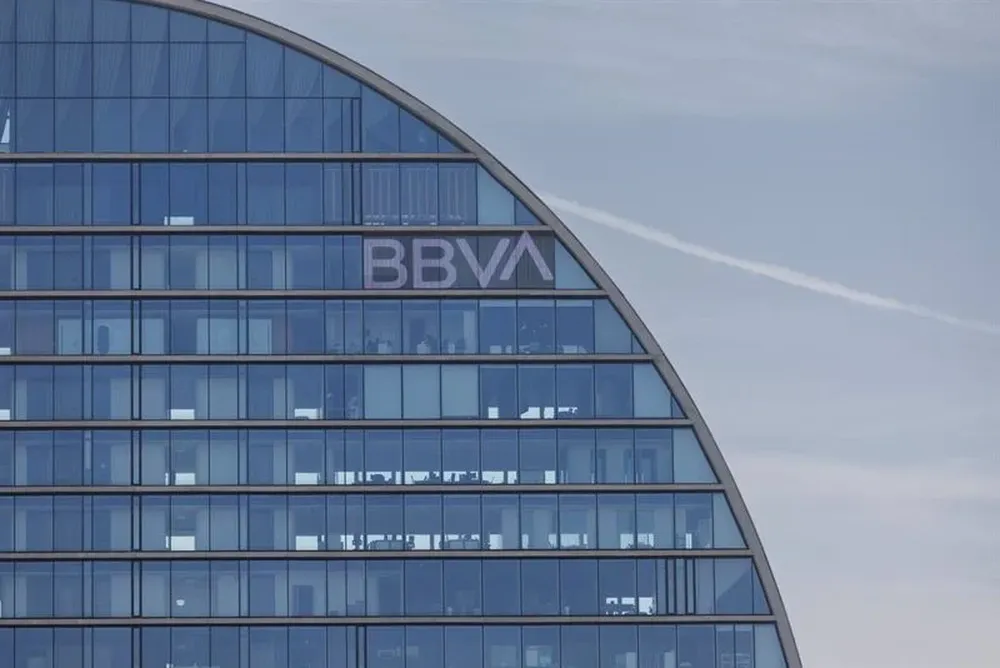 BBVA y Caixa suben, tras presentar resultados.