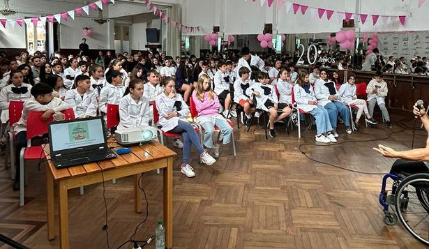 INAC: el deportista Eduardo Dutra en un centro educativo, en Paysandú.