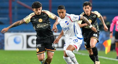 Juan Cruz De los Santos de Nacional ante Gianfranco Trasante de Progreso por el Torneo Clausura