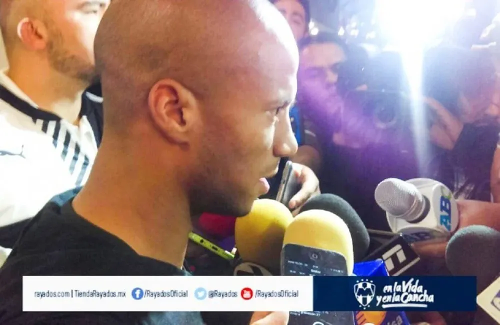 Carlos Sánchez en su llegada a México