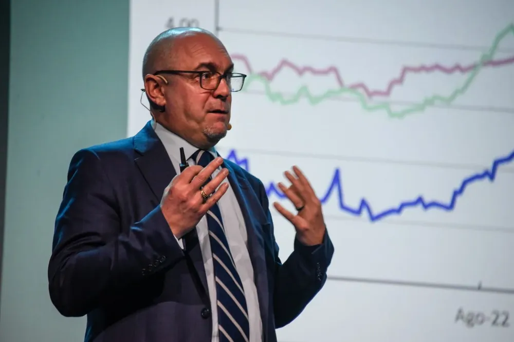 Chris Iggo durante su conferencia en Kick Off 2023