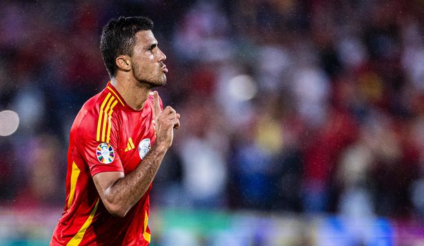 España remonta ante Georgia.