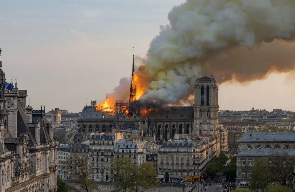 Notre-Dame durante el incendio de 2019