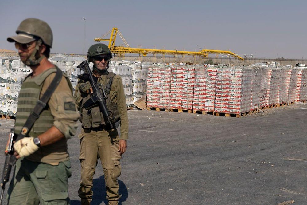 Las FDI permitieron este jueves acceso a la prensa internacional al cruce de Kerem Shalom, donde se encuentra la ayuda humanitaria que ya está dentro de Gaza.