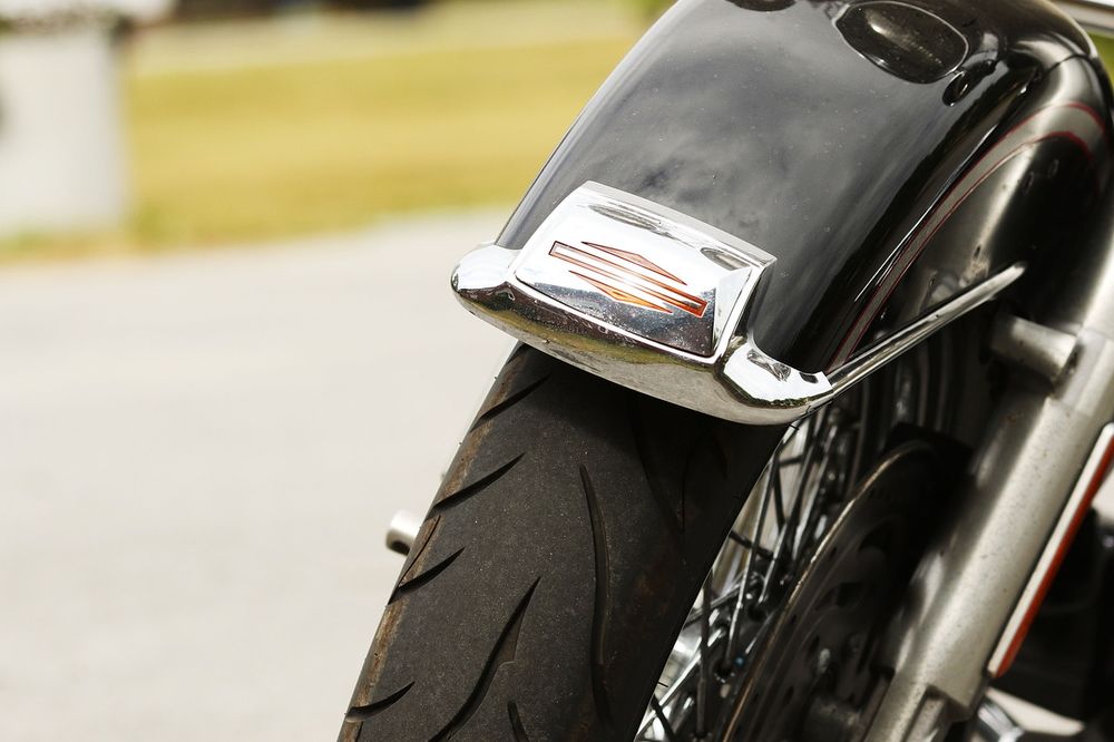 Un motociclista quedó grave tras sufrir un accidente