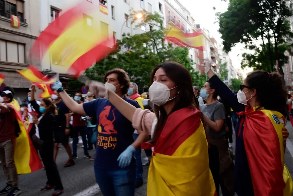 En España será obligatorio usar barbijo en exteriores hasta este fin de semana