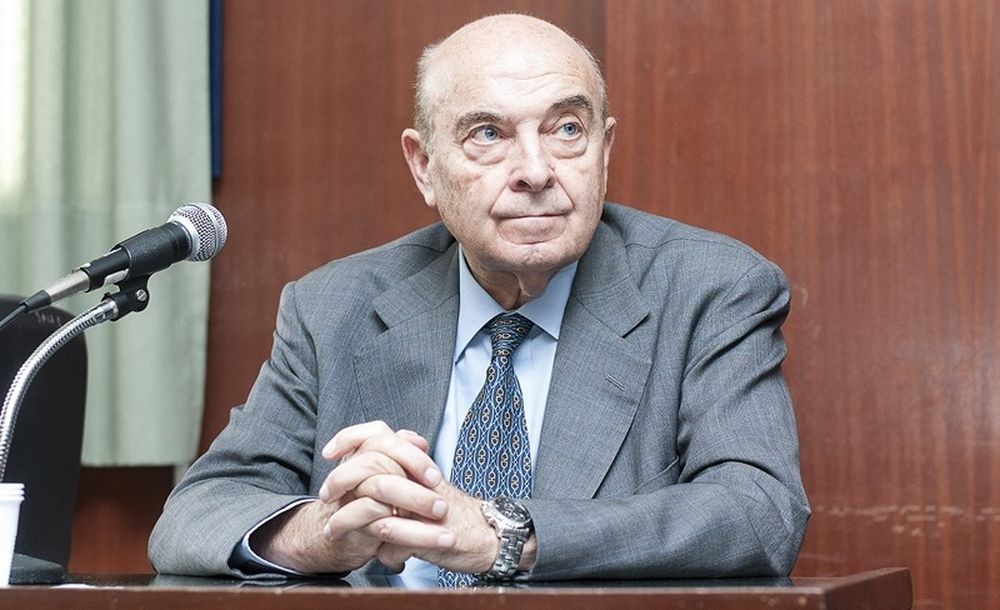 Domingo Cavallo le recomendó a Milei que inicie la flexibilización del cepo al dólar y cree un mercado libre