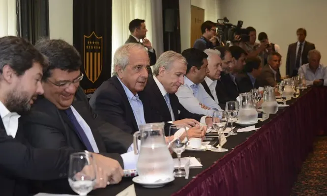El dinero de Conmebol, el cálculo de Damiani, la sorpresa de Valdez y el rol de Casal