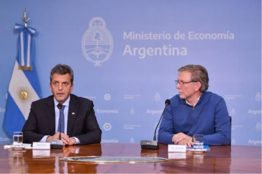 El ministro anunciando más medidas de alivio