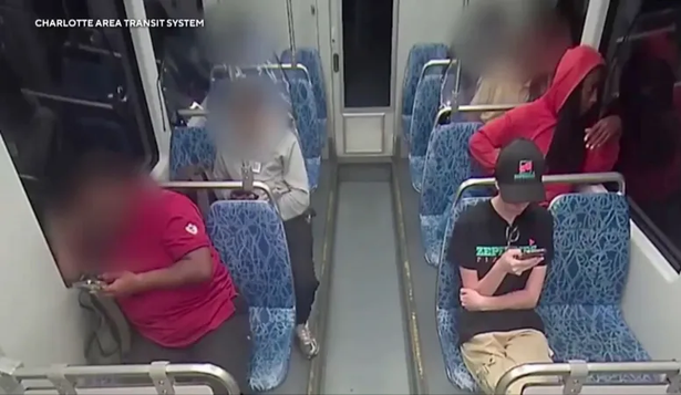 Violento asesinato de una refugiada ucraniana en un tren de EEUU: cómo se convirtió en una intensa disputa política
