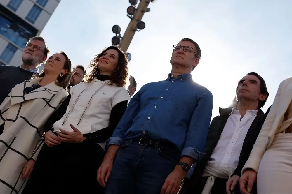 Alberto Núñez Feijóo e Isabel Díaz Ayuso encabezan la protesta en Madrid.