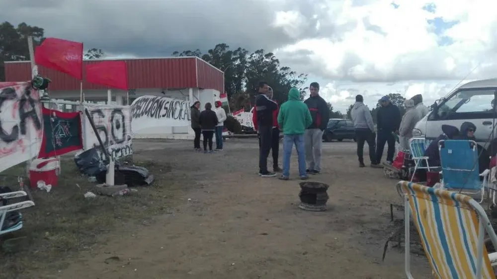 Movilización frente a las instalaciones del Solís.