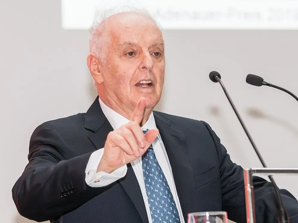 El músico, nacido en la Argentina y también ciudadano israelí y español, condenó igualmente el “asedio israelí a Gaza”.