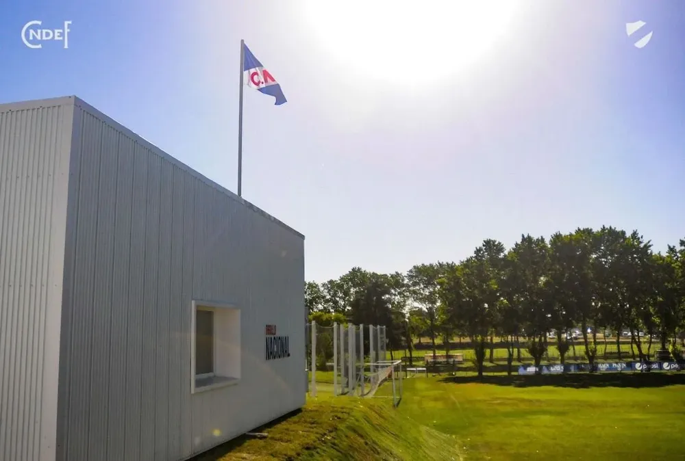 Fachada de Los Céspedes, centro de entrenamiento de Nacional