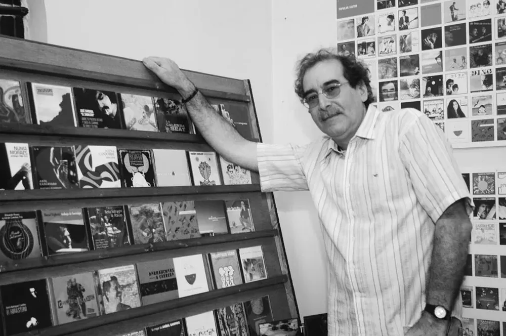 Mauricio Ubal sostiene la sostiene la estructura del sello uruguayo Ayui-Tacuabé desde 1982