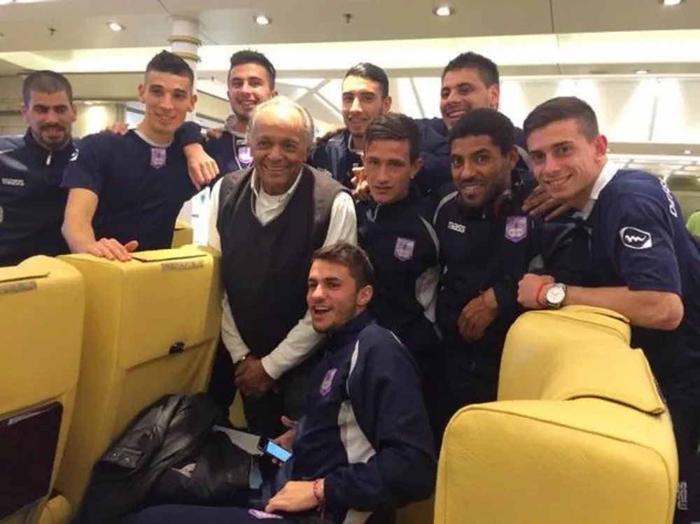 Jugadores de Defensor con Roberto Giordano