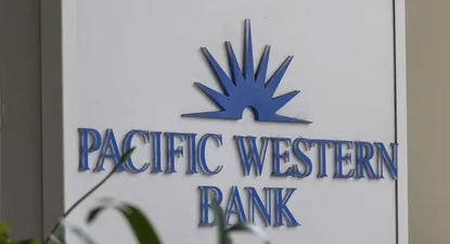 El banco estadounidense PacWest vuelve a estar en crisis en Wall Street