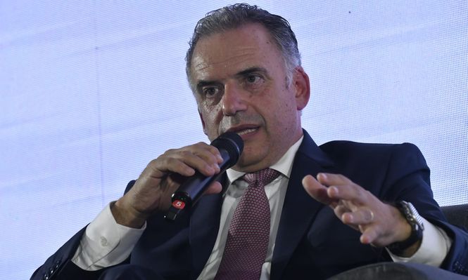 Yamandú Orsi en el acto por los 40 años de la democracia en la sede del Partido Colorado