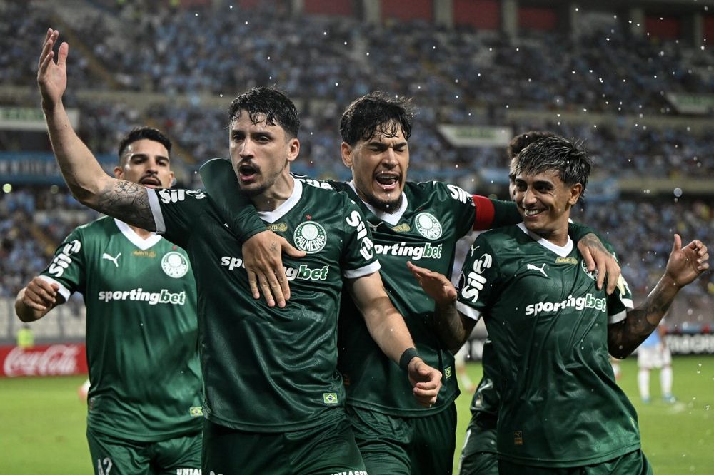El festejo de Palmeiras con Joaquín Piquerez y Facundo Torres El festejo de Palmeiras con Joaquín Piquerez y Facundo Torres