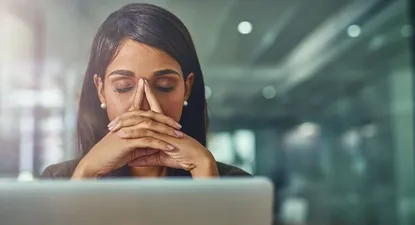 Estrés sobreactuado: 10 señales para detectar a los que fingen estar a mil