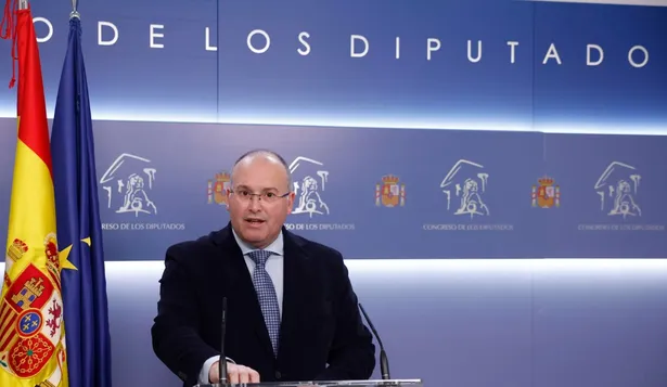 El portavoz del grupo popular en el Congreso, Miguel Tellado, ofrece una rueda de prensa tras presentar en el Registro de la Cámara Baja la petición de dimisión de la presidenta del Congreso, Francina Armengol.