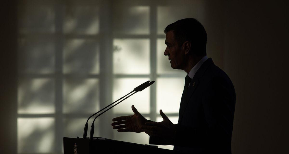 Políticos, periodistas, intelectuales y artistas repudian los actos por el aniversario de la muerte de Franco organizados por el gobierno de Sánchez.