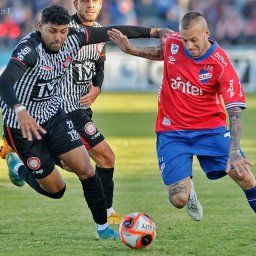 Diego Núñez y Nicolás López en Nacional vs Miramar, en Durazno