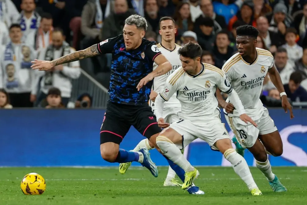 Valverde contra Lucas Ocampos