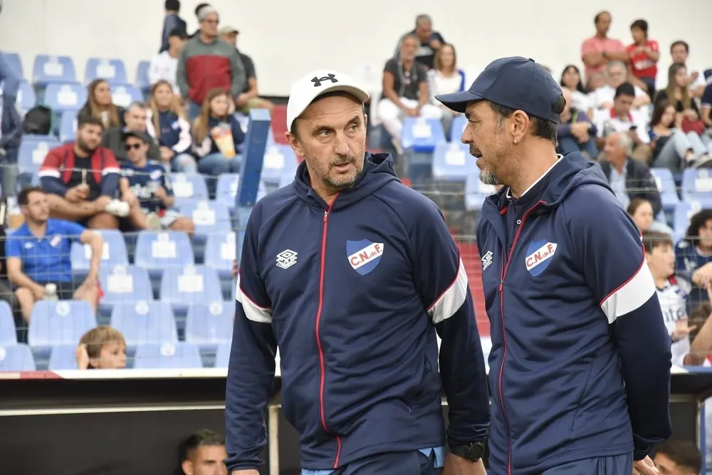 Nelson Abeijón y Álvaro Recoba