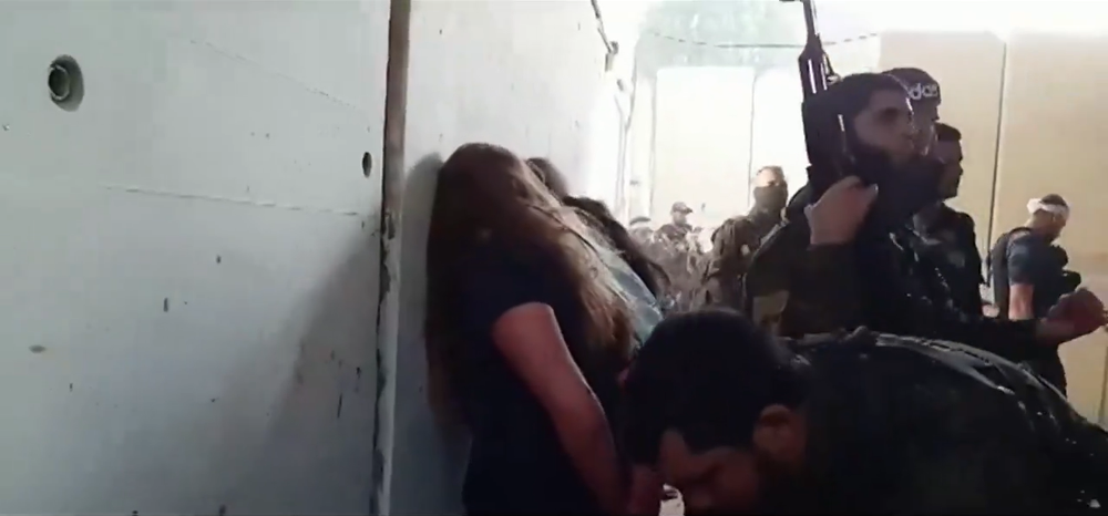 20240522 Captura de video de Israel con cinco jóvenes secuestradas.PNG