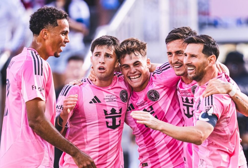 Lionel Messi festeja junto a sus compañeros el primer gol del Inter Miami en la final de la MLS