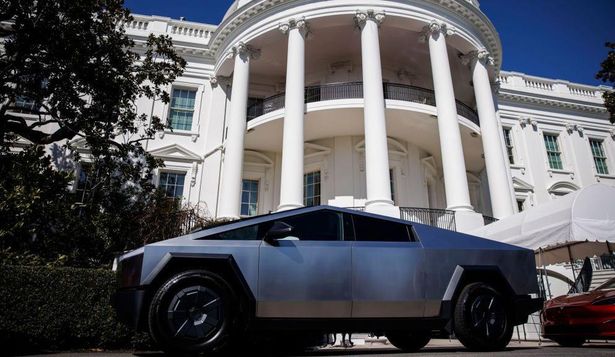 Modelos anticuados, la competencia china y Elon Musk: cómo se explica la crisis en la que está sumida Tesla