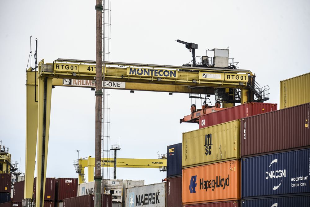 20241121 Vista del puerto de Montevideo, comercio exterior, contenedores, Montecon.