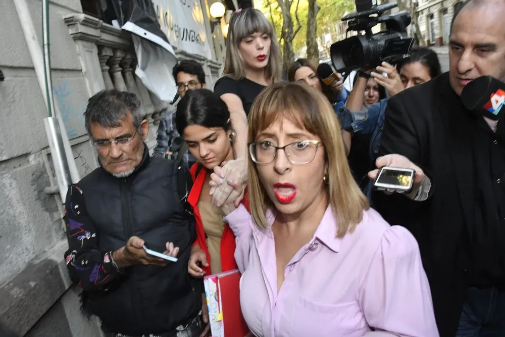 La abogada Soledad Suárez y Romina Celeste a la salida de la Fiscalía de Delitos Sexuales