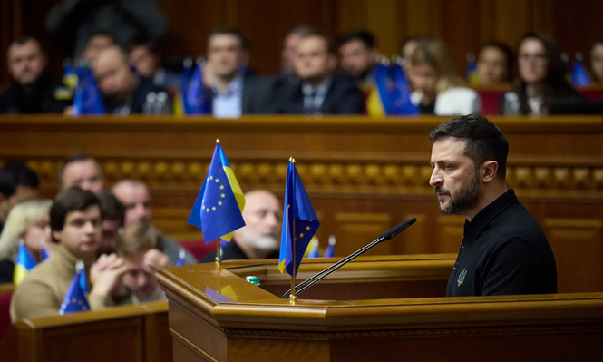 El presidente Volodímir Zelenski declara ante el Parlamento ucraniano