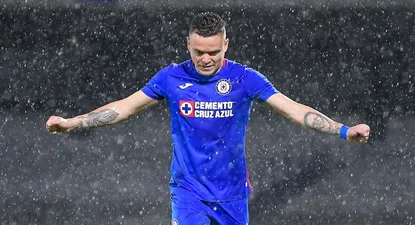 Jonathan Rodríguez anotó dos goles, pero uno no se lo convalidaron de forma increíble