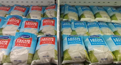 el precio de la leche volvera a subir y en agosto puede llegar a $ 29 por litro