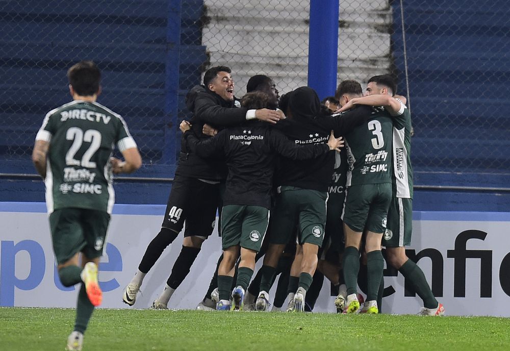 Plaza jugará la final de la Copa AUF Uruguay en medio de su pelea por la salvación