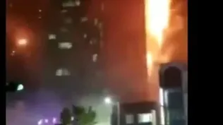 Un enorme incendio envuelve una torre de 33 pisos en Corea del Sur