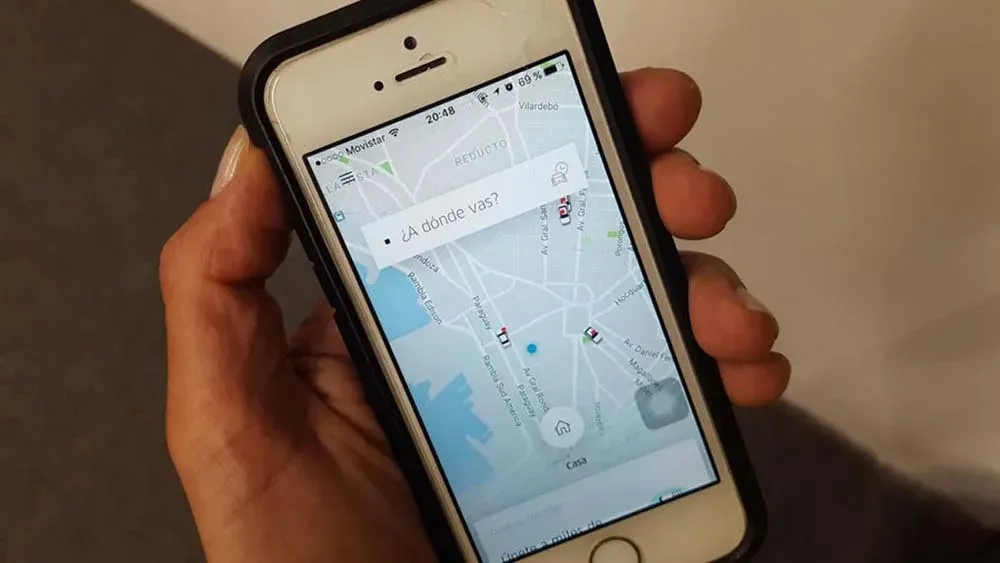 Aplicaciones para transporte de pasajeros deberán aportar a la renta e IVA. I. Guimaraens